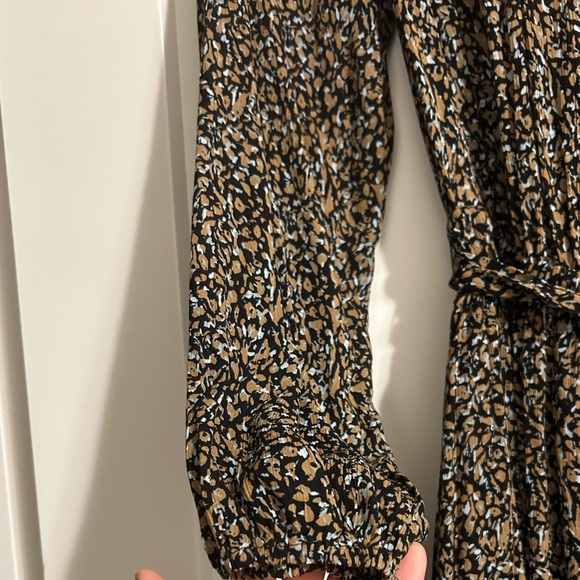 Gentle Fawn Dress - Picture 3 of 5